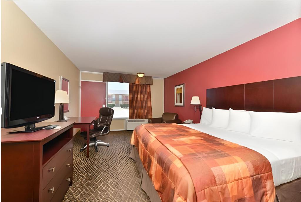 1 King Bed Nonsmoking